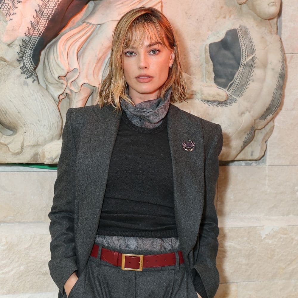  Forget Heels in Black or Brown, Fashion People are Wearing This Flat Shoe Trend In A More Interesting Neutral 