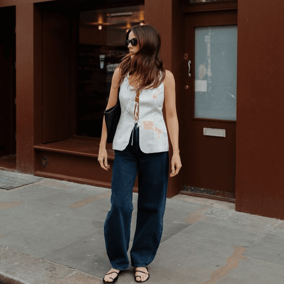  I've Done the Research—These Are the Chicest Sandals to Wear With Barrel-Leg Jeans 