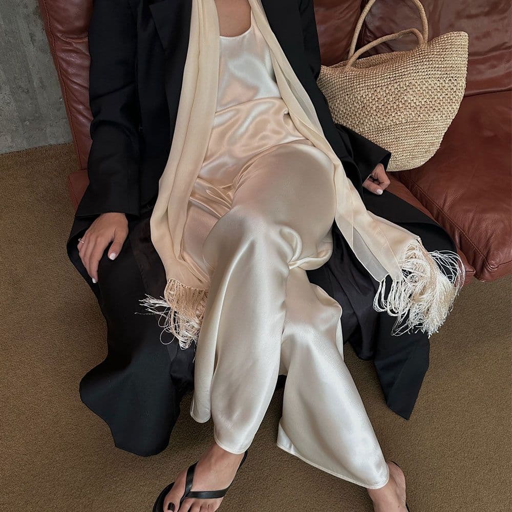  Not Linen, Not Capris—This Is the Rich-Looking Pant Trend Dominating This Season 