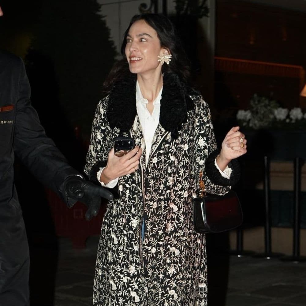 It’s Already Summer in Alexa Chung’s Wardrobe—These are the Chic Sandals She’s Wearing With Jeans