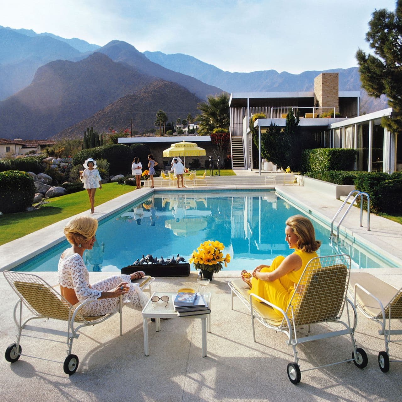 28 Spring Buys Straight Out of Slim Aarons’ Palm Springs
