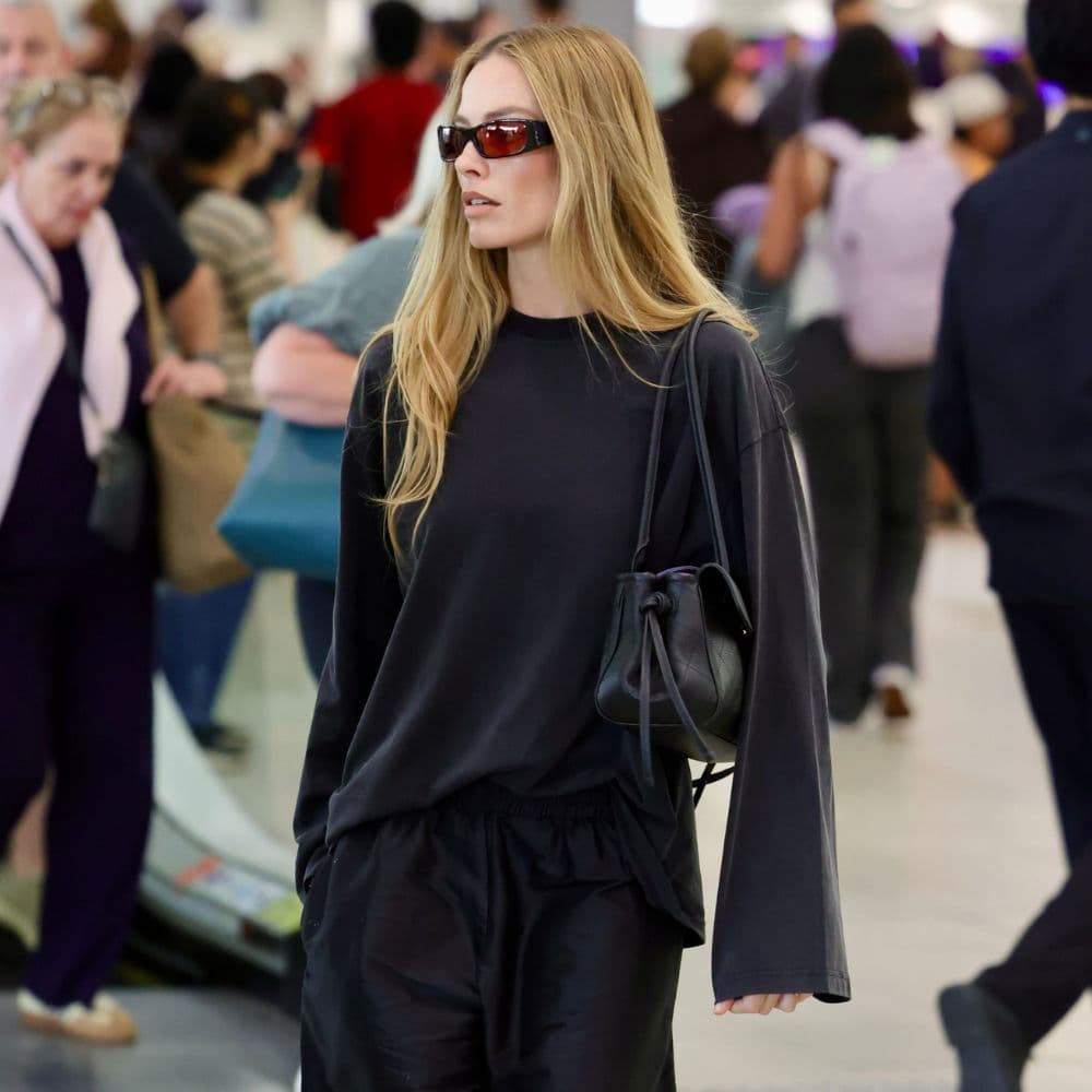 Margot Just Arrived at the Airport in the One Shoe Trend I Would Never Wear Through Security